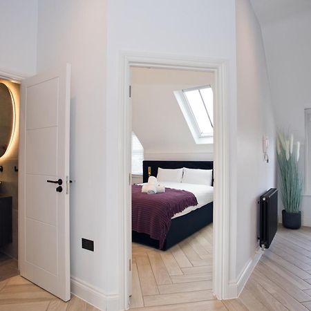 Ultra Stylish Apt Set In An Affluent Location Poole Εξωτερικό φωτογραφία