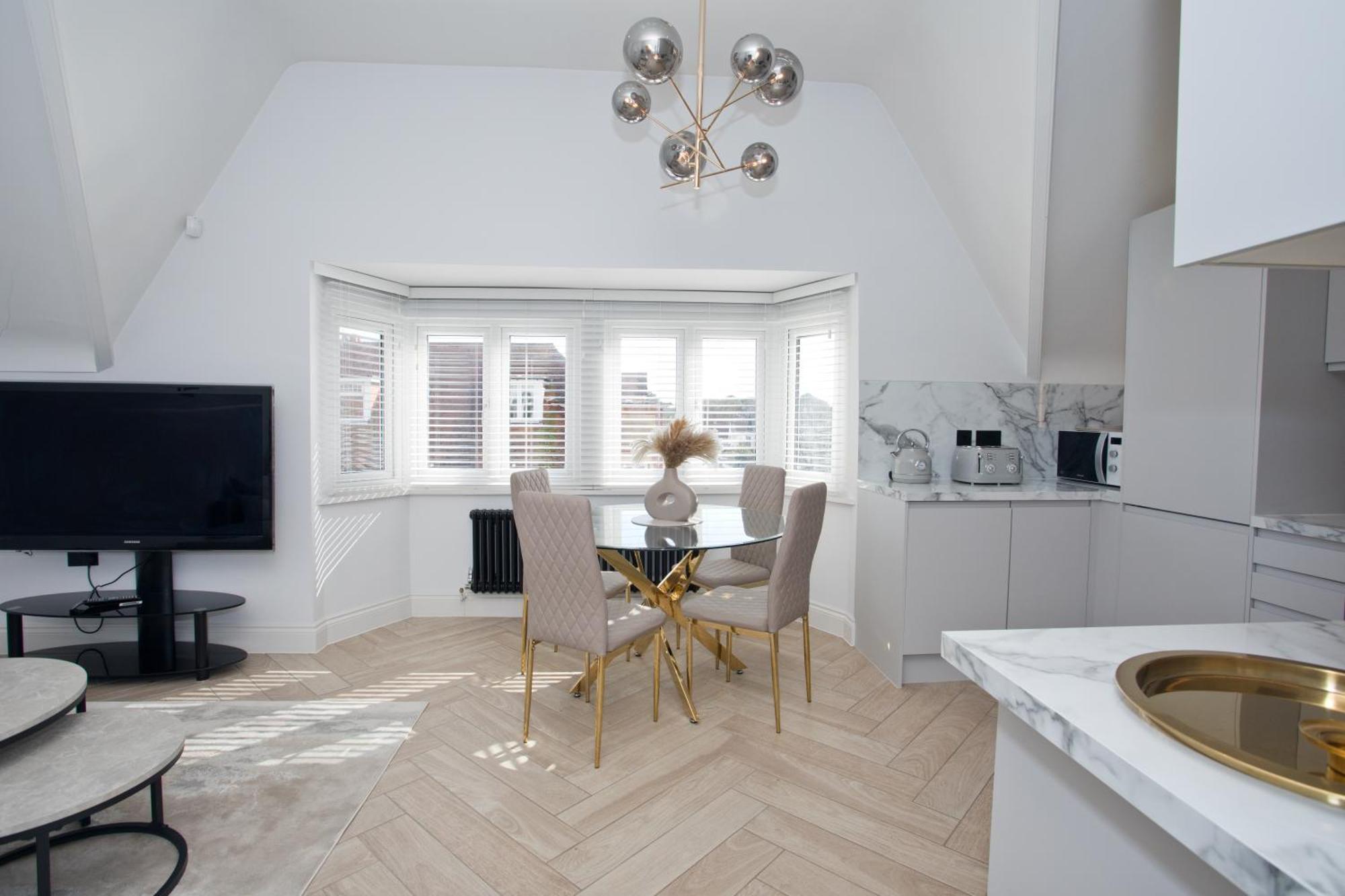 Ultra Stylish Apt Set In An Affluent Location Poole Εξωτερικό φωτογραφία