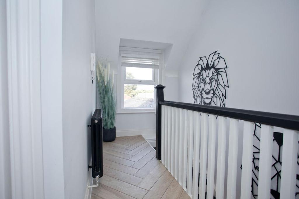 Ultra Stylish Apt Set In An Affluent Location Poole Εξωτερικό φωτογραφία